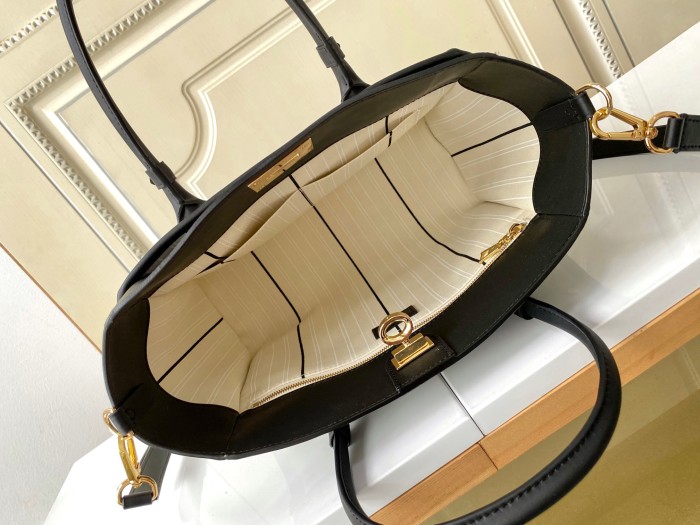 Handbag  Louis Vuitton  M59842  size 30.5 x 24.5 x 14 cm