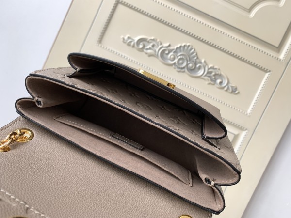 Handbag  Louis Vuitton  M44550  size  21x15x8  cm 