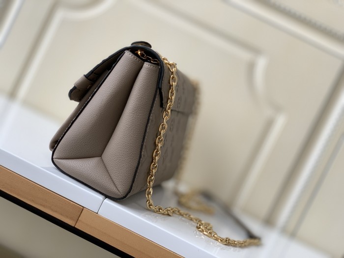  Handbag   Louis Vuitton M44929  size  25 x 17 x 9.5 cm 