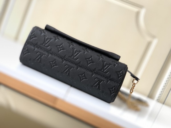  Handbag  Louis Vuitton  M44151  size  25 x 17 x 9.5  cm