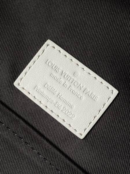 Handbag   Louis Vuitton  M46105  size 33 x 41 x 18  cm 