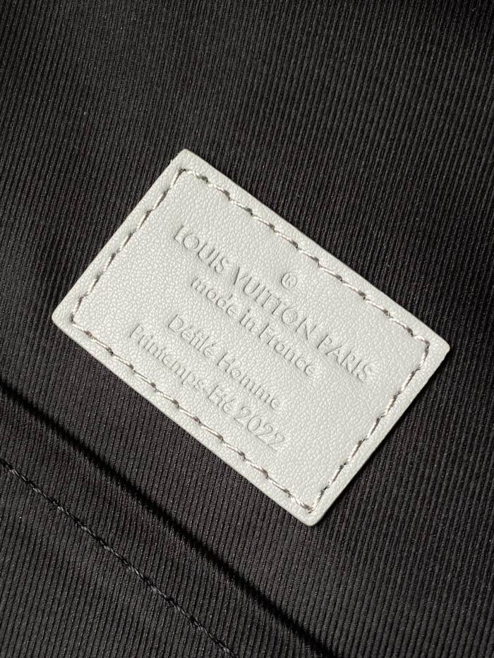 Handbag   Louis Vuitton  M46105  size 33 x 41 x 18  cm 