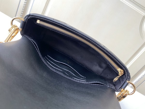 Handbag   Louis Vuitton    81398  size  20.0 x 12.0 x 6.0 cm