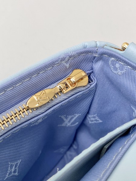  Handbag   Louis Vuitton  M81399  size  20.0 x 12.0 x 6.0  cm