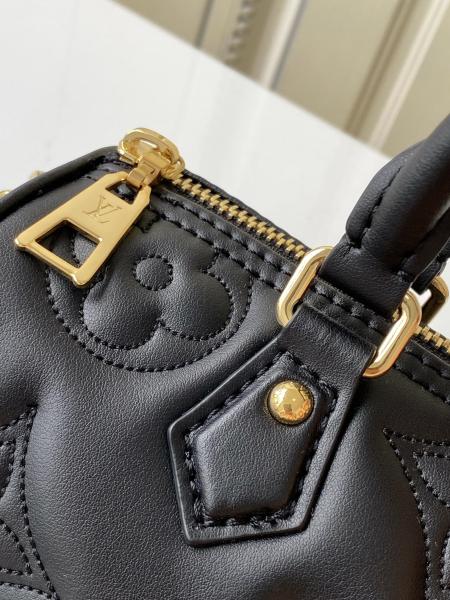 Handbag  Louis Vuitton   M59800  size  20x10x10  cm