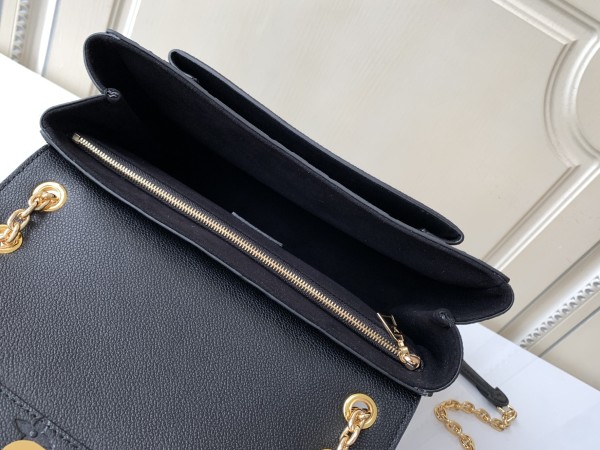  Handbag  Louis Vuitton  M44151  size  25 x 17 x 9.5  cm