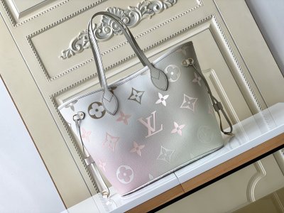  Handbag  Louis Vuitton  M46077  size  31 x 28 x 14  cm