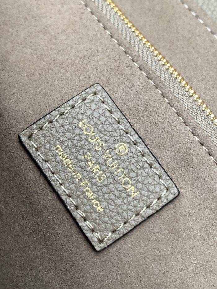  Handbag   Louis Vuitton M44929  size  25 x 17 x 9.5 cm 