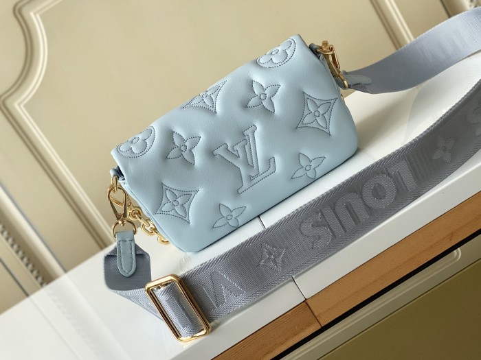  Handbag   Louis Vuitton  M81399  size  20.0 x 12.0 x 6.0  cm