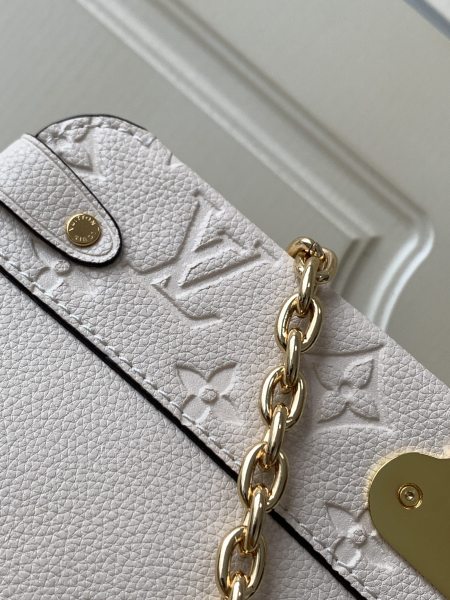 Handbag   Louis Vuitton  M44151  size  25 x 17 x 9.5  cm