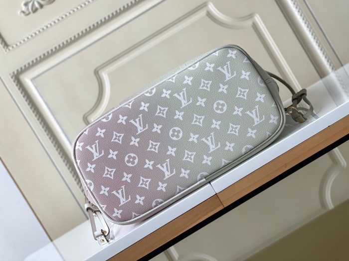  Handbag  Louis Vuitton  M46077  size  31 x 28 x 14  cm