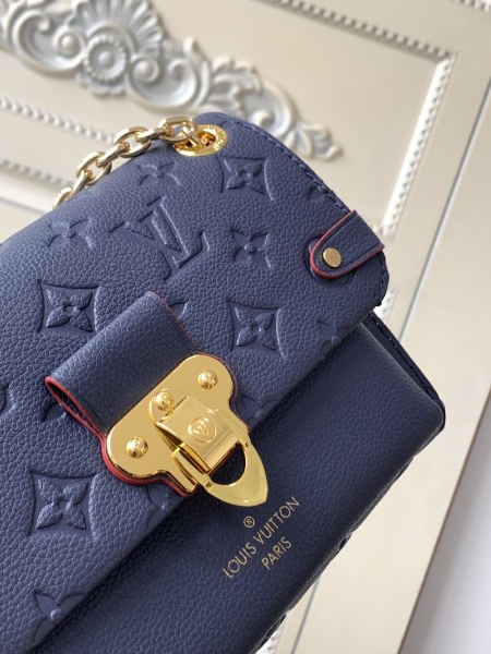 Handbag   Louis Vuitton  M44550  size  21x15x8  cm