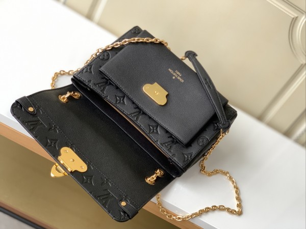  Handbag  Louis Vuitton  M44151  size  25 x 17 x 9.5  cm