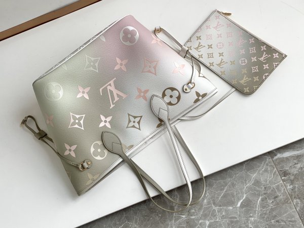  Handbag  Louis Vuitton  M46077  size  31 x 28 x 14  cm