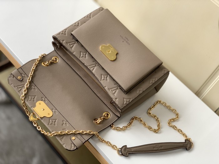  Handbag   Louis Vuitton M44929  size  25 x 17 x 9.5 cm 