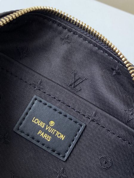 Handbag  Louis Vuitton   M59800  size  20x10x10  cm