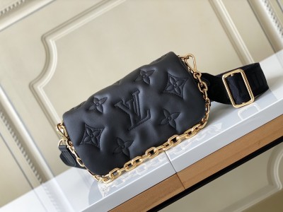 Handbag   Louis Vuitton    81398  size  20.0 x 12.0 x 6.0 cm