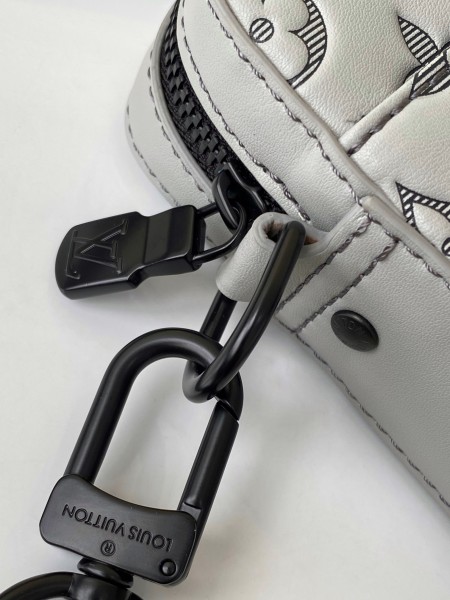 LOUIS VUITTON Duo Messenger Cow Leather Messenger Bag, Shoulder Bag, Crossbody Bag Men's Gray M46104 size 26*5*18.5 cm