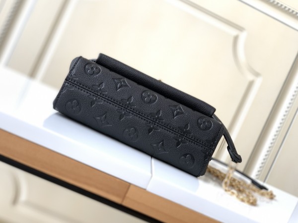  Handbag   Louis Vuitton  M44550  size  21x15x8 CM 