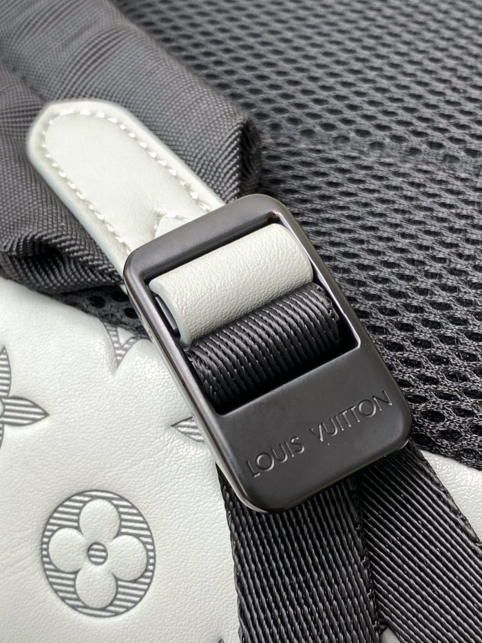 Handbag   Louis Vuitton  M46105  size 33 x 41 x 18  cm 