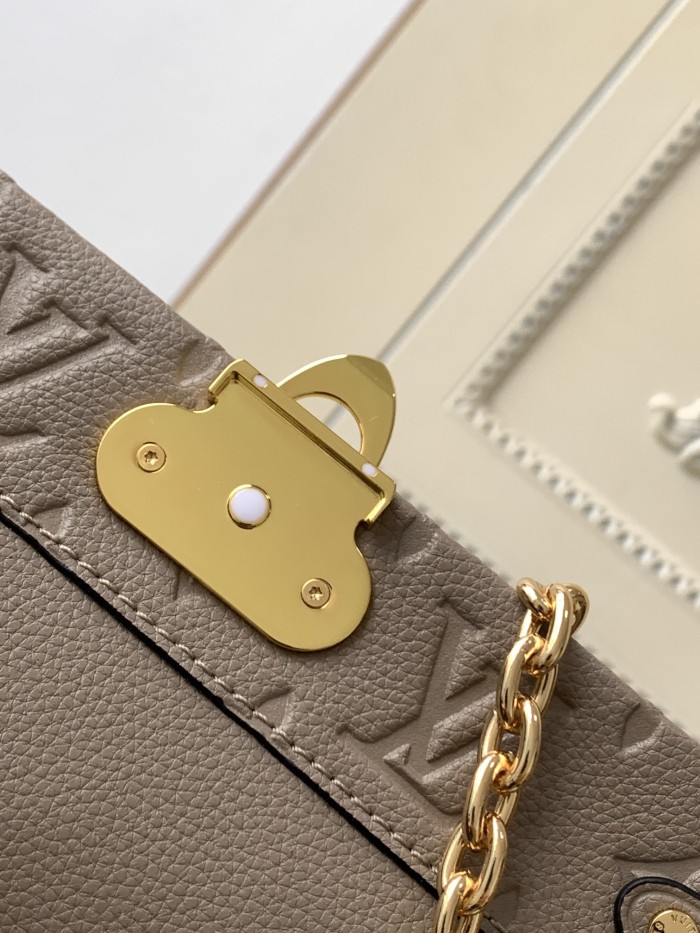 Handbag  Louis Vuitton  M44550  size  21x15x8  cm 