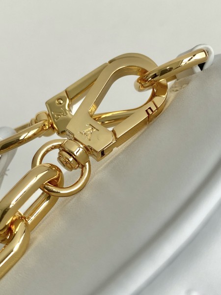 Handbag   Louis Vuitton   M59827  size  20x10x10  cm