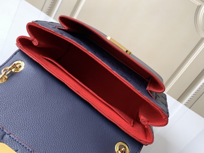 Handbag   Louis Vuitton  M44550  size  21x15x8  cm