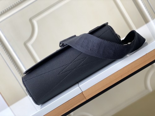 Handbag   Louis Vuitton  M57080  size  28 x 24 x 10  cm  