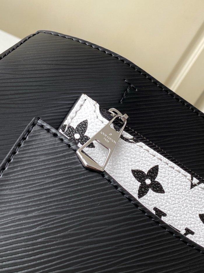 Handbag   Louis Vuitton  M59952  size  25 x 17 x 11 cm