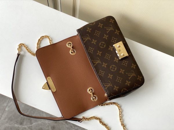  Handbag  Louis Vuitton   M46127  size 24.5 x 15.0 x 6.5