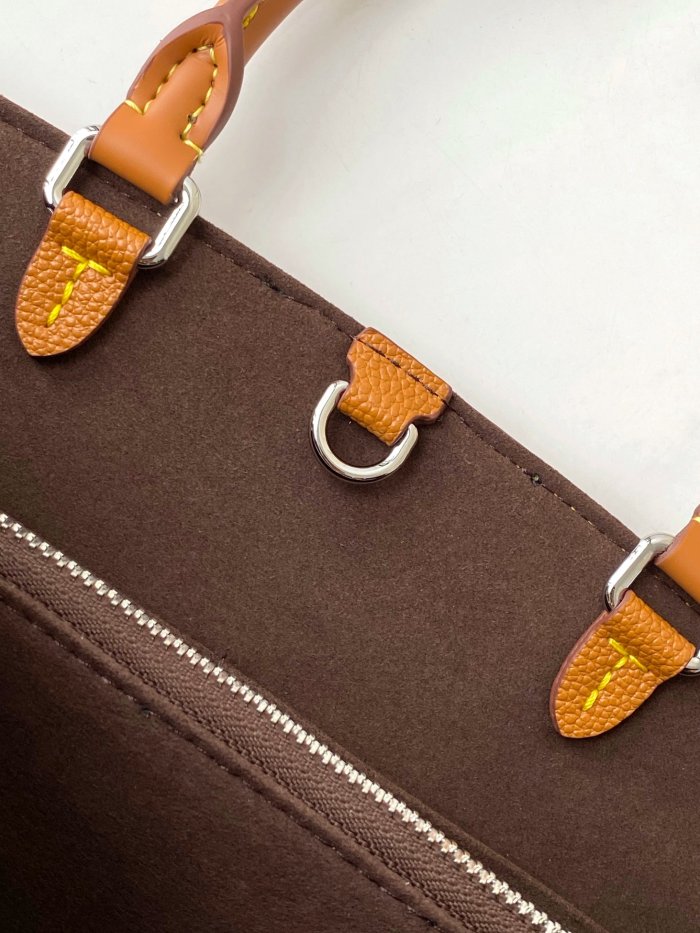 Handbag   Louis Vuitton  M59953  30 x 21 x 13 cm