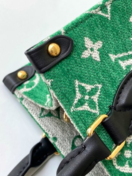 Handbag   Louis Vuitton  m46216 size  25 x 19 x 11.5  cm 