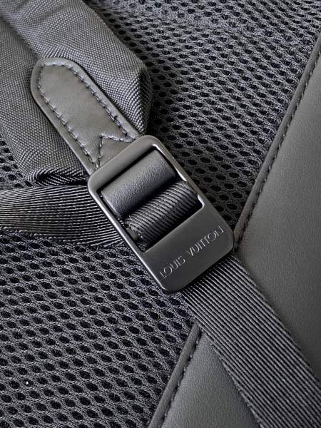 Handbag Louis Vuitton M46109 size 33 x 41 x 18  cm