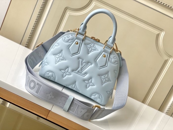 Handbag   Louis Vuitton  M59822  size  24.5 x 18 x 12  cm 