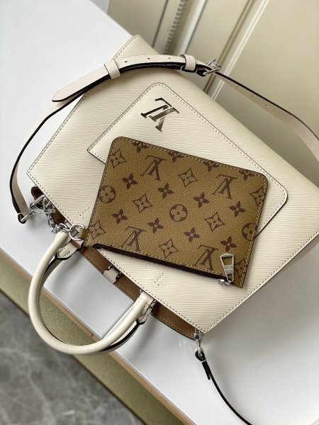 Handbag  Louis Vuitton  M20520  size  30 x 21 x 13 cm