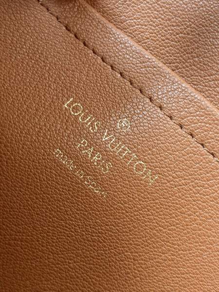  Handbag  Louis Vuitton   M46127  size 24.5 x 15.0 x 6.5