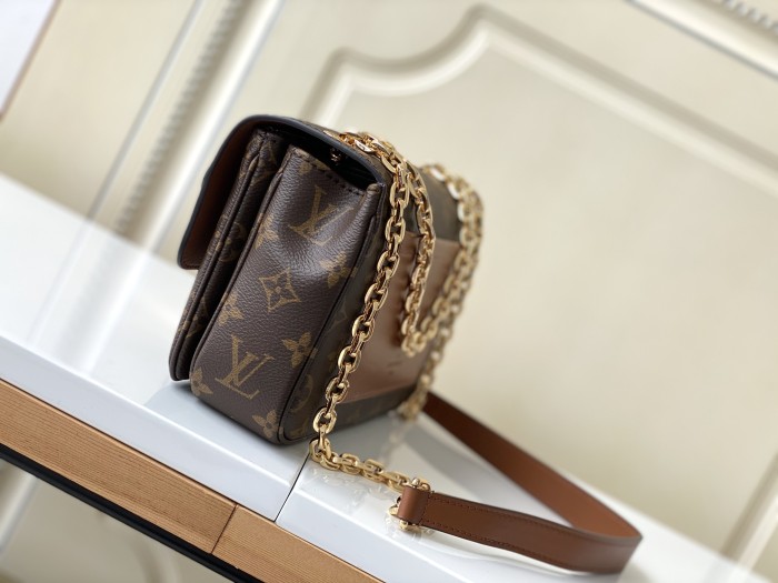  Handbag  Louis Vuitton   M46127  size 24.5 x 15.0 x 6.5