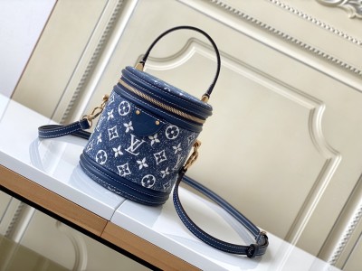 Handbag   Louis Vuitton  M43986  size  15.0x 17.0x 15.0 cm