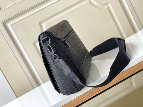 Handbag   Louis Vuitton  M57080  size  28 x 24 x 10  cm  