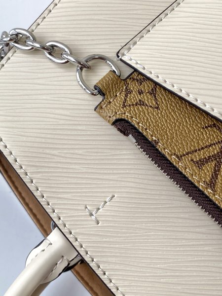 Handbag  Louis Vuitton  M20520  size  30 x 21 x 13 cm