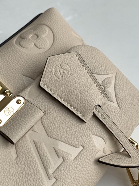 Handbag   Louis Vuitton  M46008  size 24.0 x 17.0 x 8.5  cm 