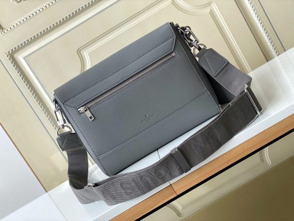 Handbag   Louis Vuitton  M57080  size  28 x 24 x 10 cm