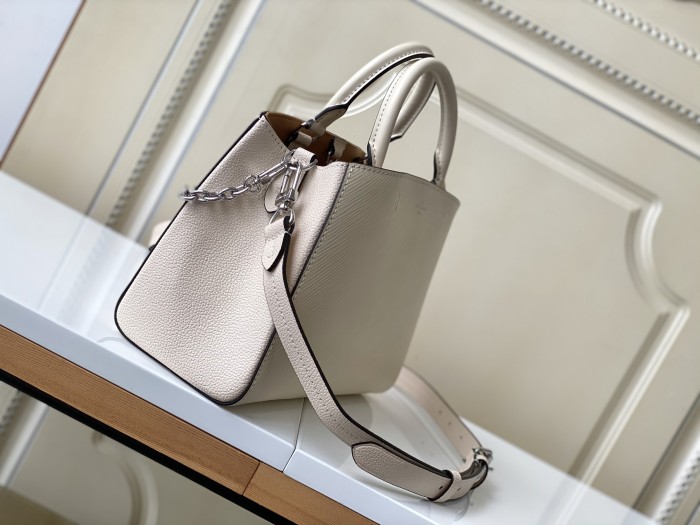 Handbag  Louis Vuitton   M20520 size 30 x 21 x 13