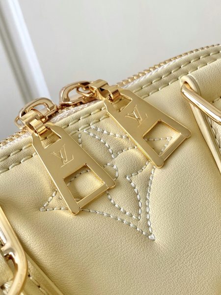  Handbag   Louis Vuitton   m59821  size 24.5 x 18 x 12   cm 