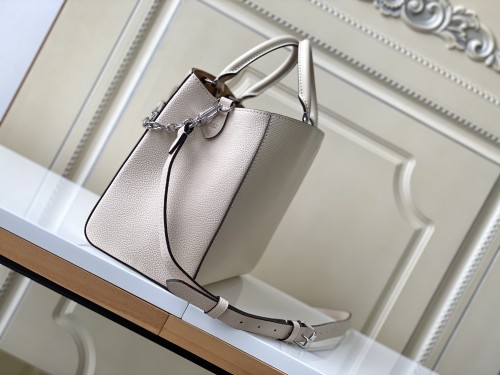 Handbag  Louis Vuitton  M20520  size  30 x 21 x 13 cm