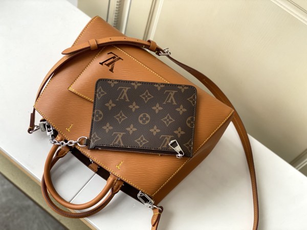 Handbag   Louis Vuitton  M59953  30 x 21 x 13 cm