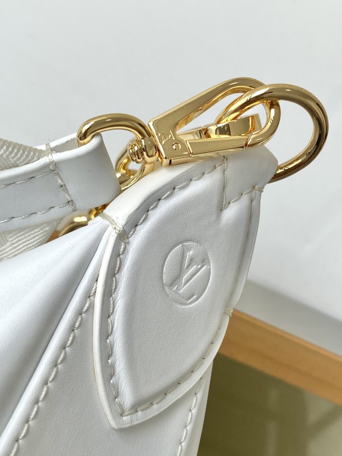 Handbag   Louis Vuitton  M59959  size  27.5x16x7 cm