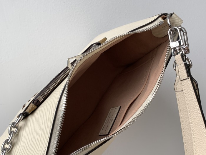 Handbag  Louis Vuitton  M80688  size  25x15x8  cm