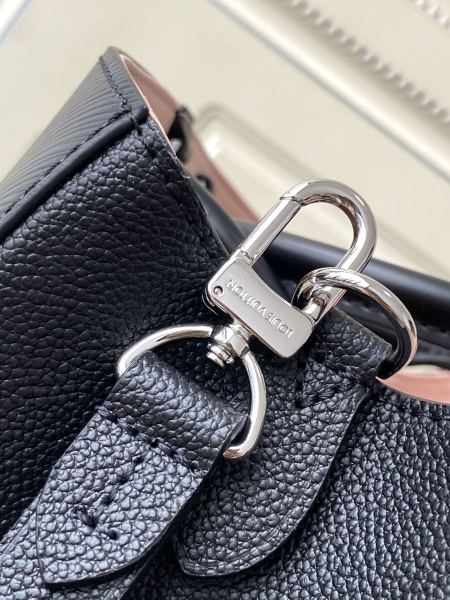  Handbag   Louis Vuitton  M59952  size  30 x 21 x 13  cm 