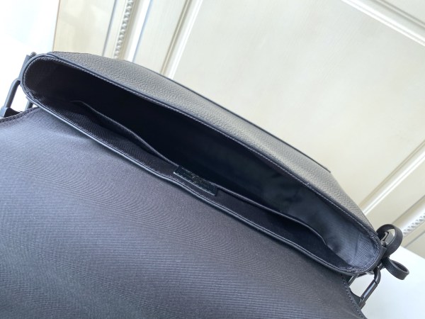 Handbag   Louis Vuitton  M57080  size  28 x 24 x 10  cm  